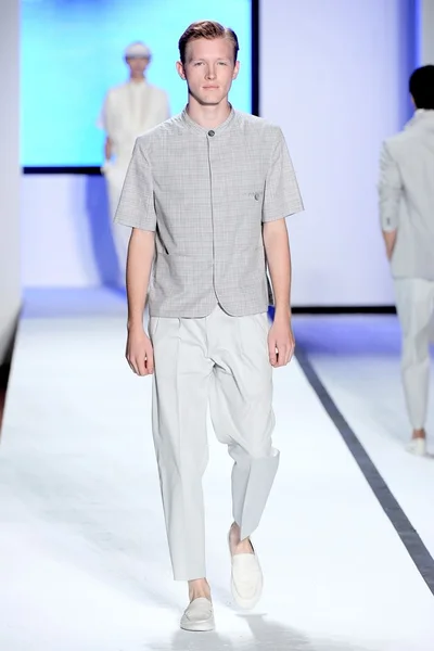 Look 11
